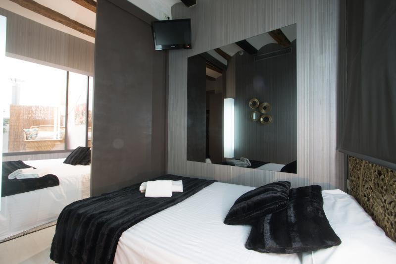 Cosy Rooms Embajador Valencia Exterior photo
